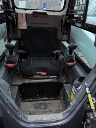 Image of Bobcat T76 equipment image 4