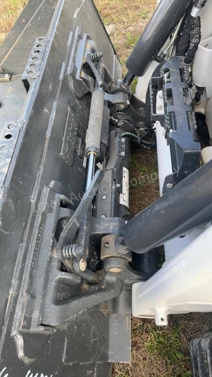 Image of Bobcat T76 equipment image 3