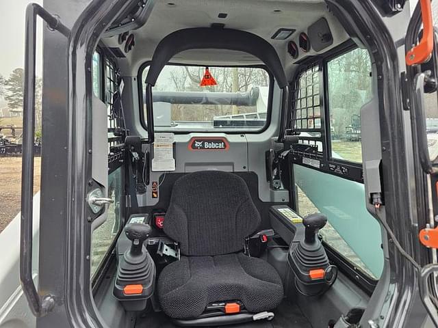 Image of Bobcat T86 equipment image 4