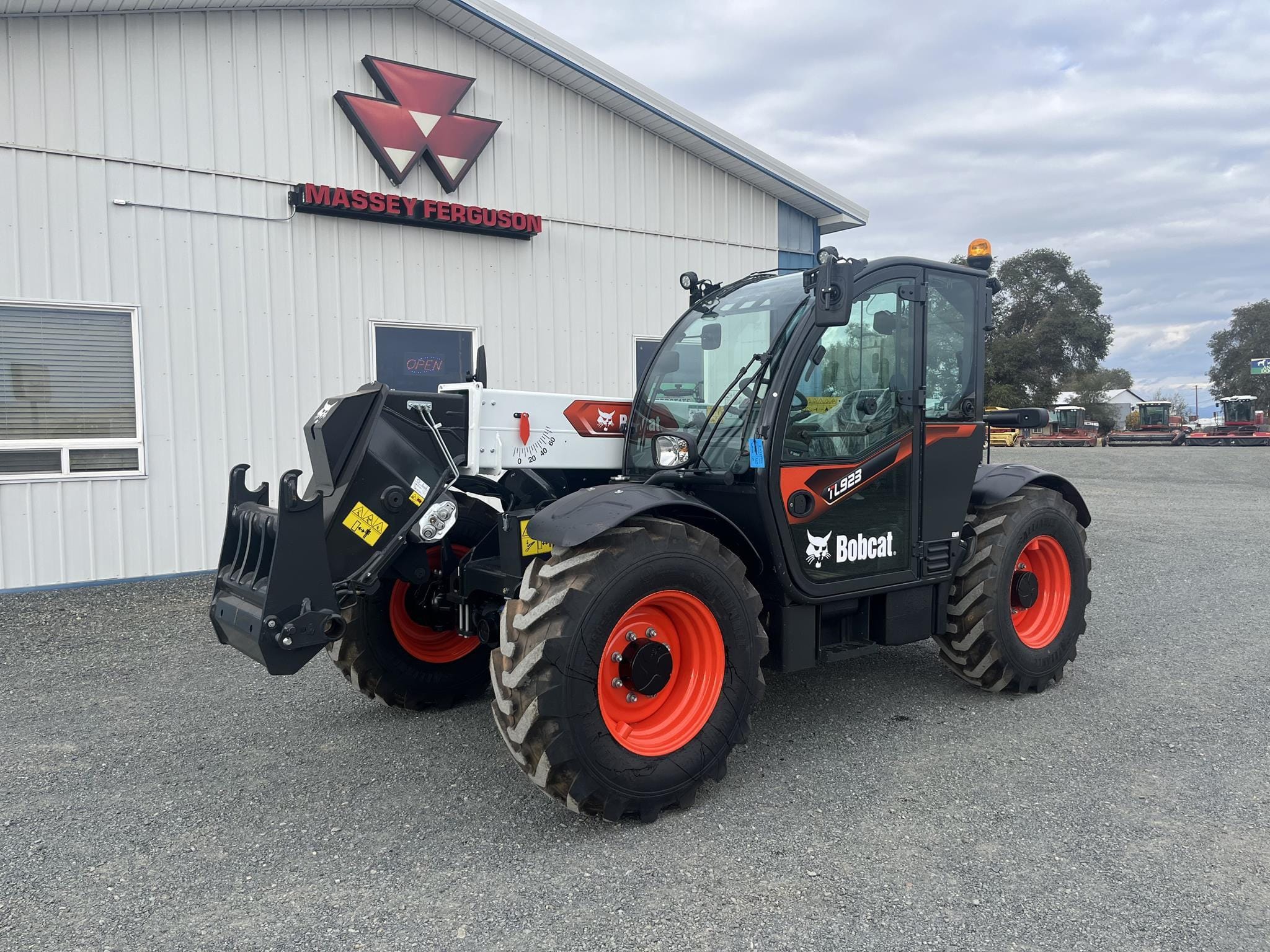 Main image Bobcat TL923