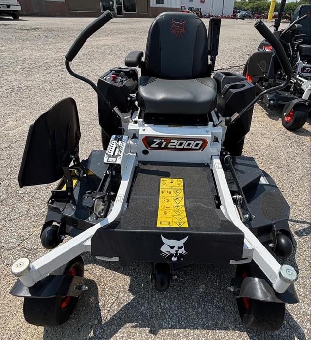 Image of Bobcat ZT2000 equipment image 1