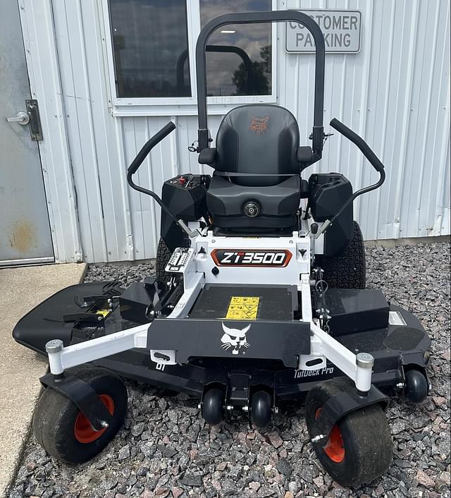 Image of Bobcat ZT3500 equipment image 1