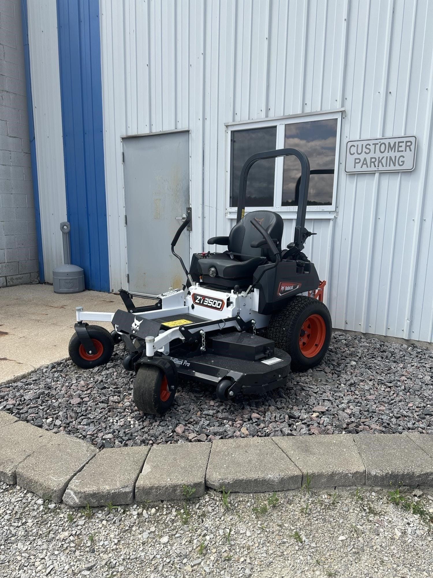 2024 Bobcat ZT3500 Equipment Image0