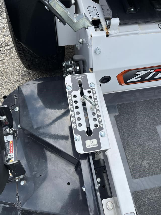 Image of Bobcat ZT3500 equipment image 3