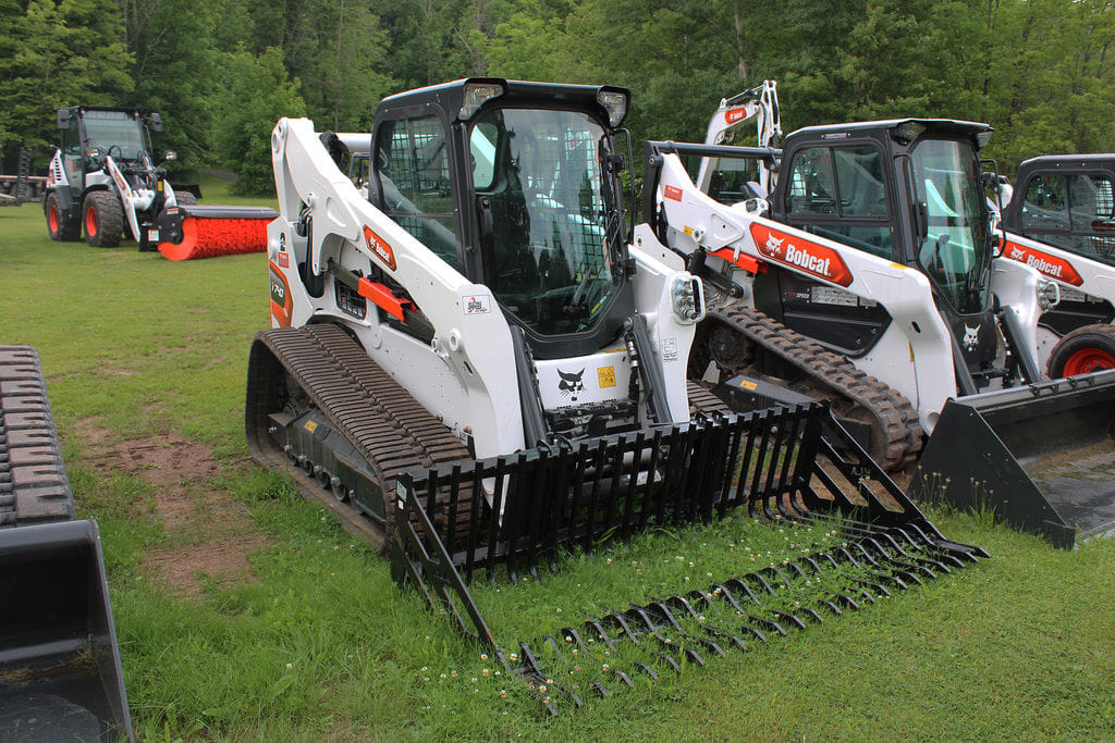 Main image Bobcat T740