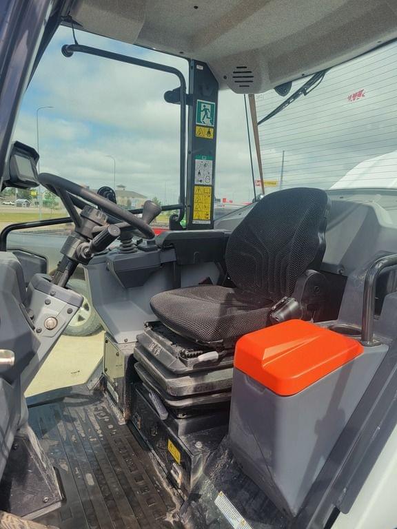 Image of Bobcat L85 equipment image 4
