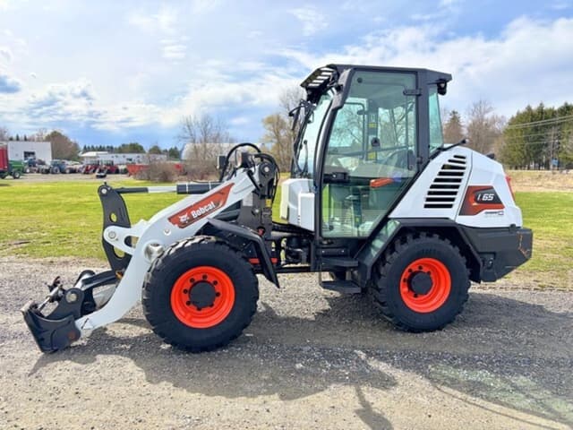 Image of Bobcat L65 equipment image 2
