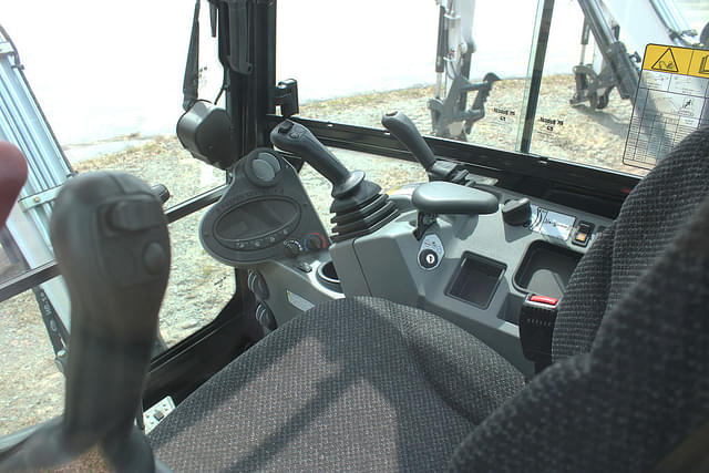 Image of Bobcat E26 equipment image 4