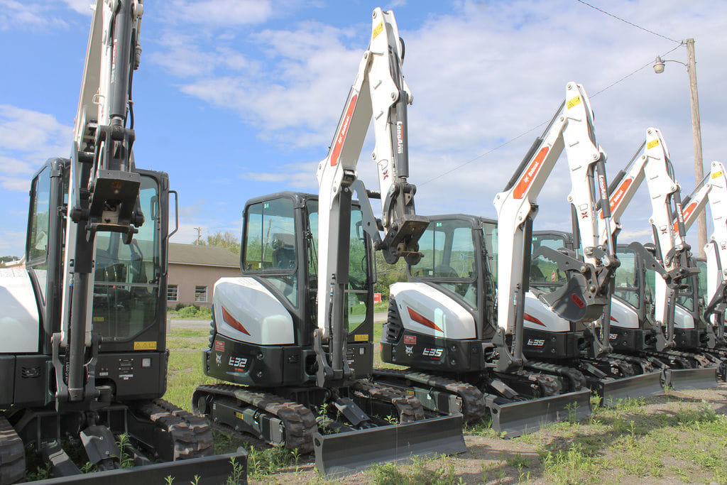 2024 Bobcat E32 Equipment Image0