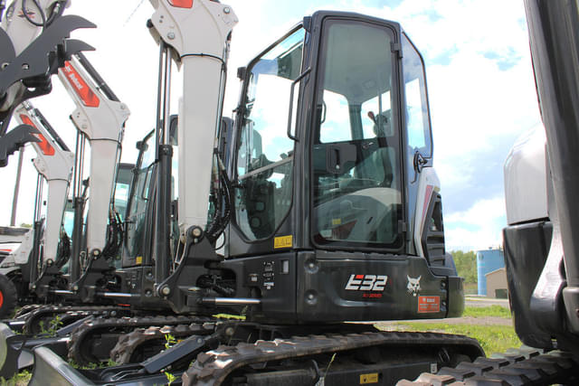 Image of Bobcat E32 equipment image 3