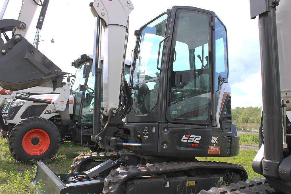 Image of Bobcat E32 Primary image