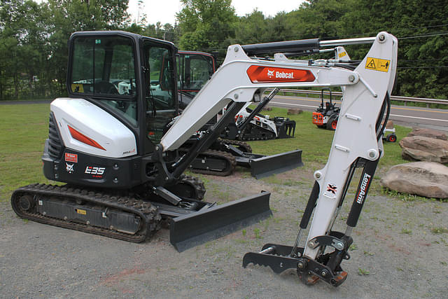 Image of Bobcat E35 equipment image 2