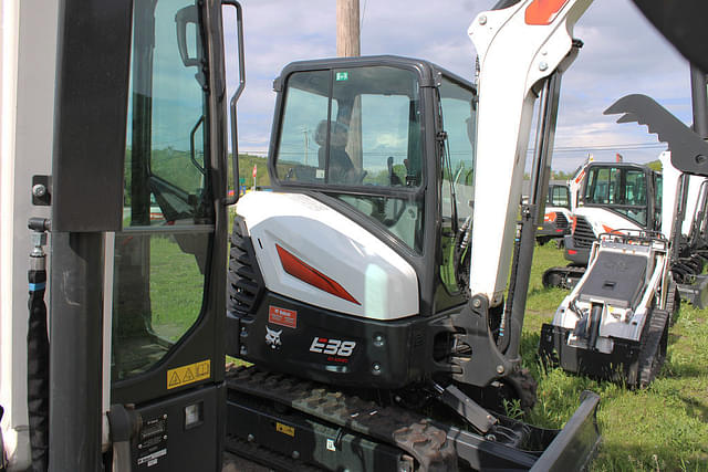 Image of Bobcat E38 equipment image 3