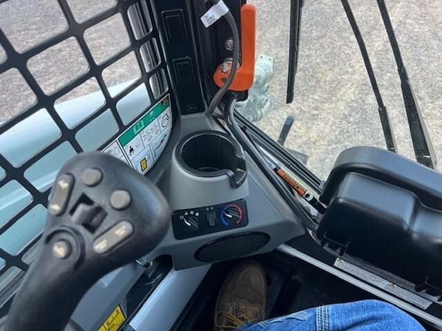 Image of Bobcat S450 equipment image 4