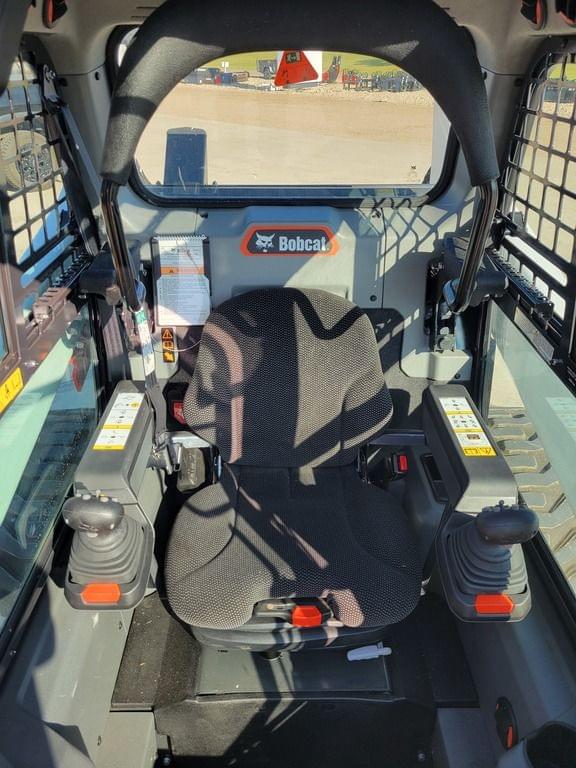Image of Bobcat S76 equipment image 4