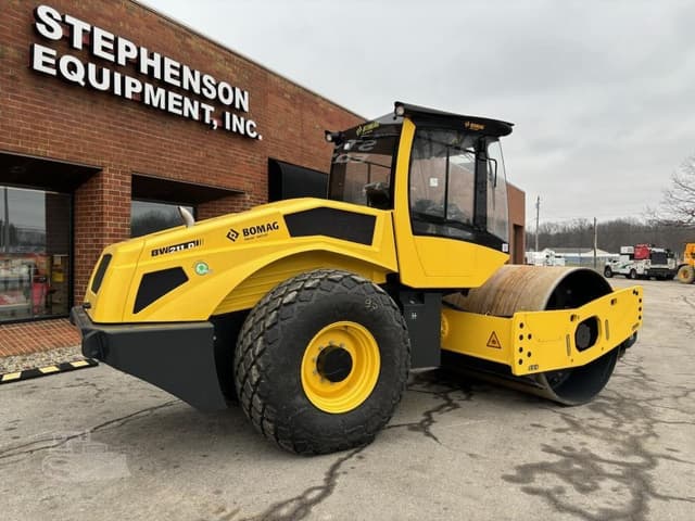 Image of Bomag BW211D-5 equipment image 2
