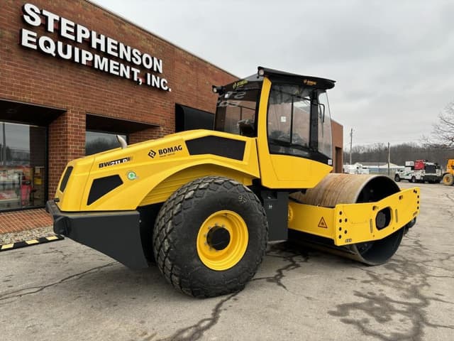 Image of Bomag BW211D-5 equipment image 2