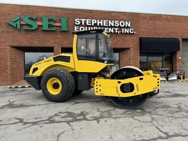 Image of Bomag BW211D-5 equipment image 1