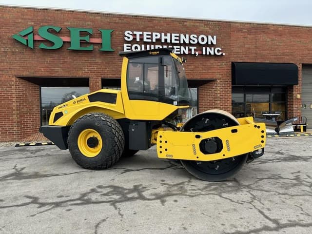 Image of Bomag BW211D-5 equipment image 1