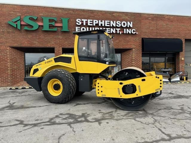 Image of Bomag BW211D-5 equipment image 1