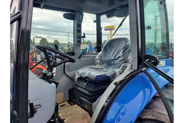 Image of New Holland Boomer 50 equipment image 3