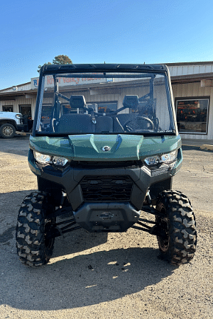 Image of Can-Am Defender Image 1