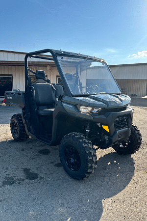 Image of Can-Am Defender Image 0