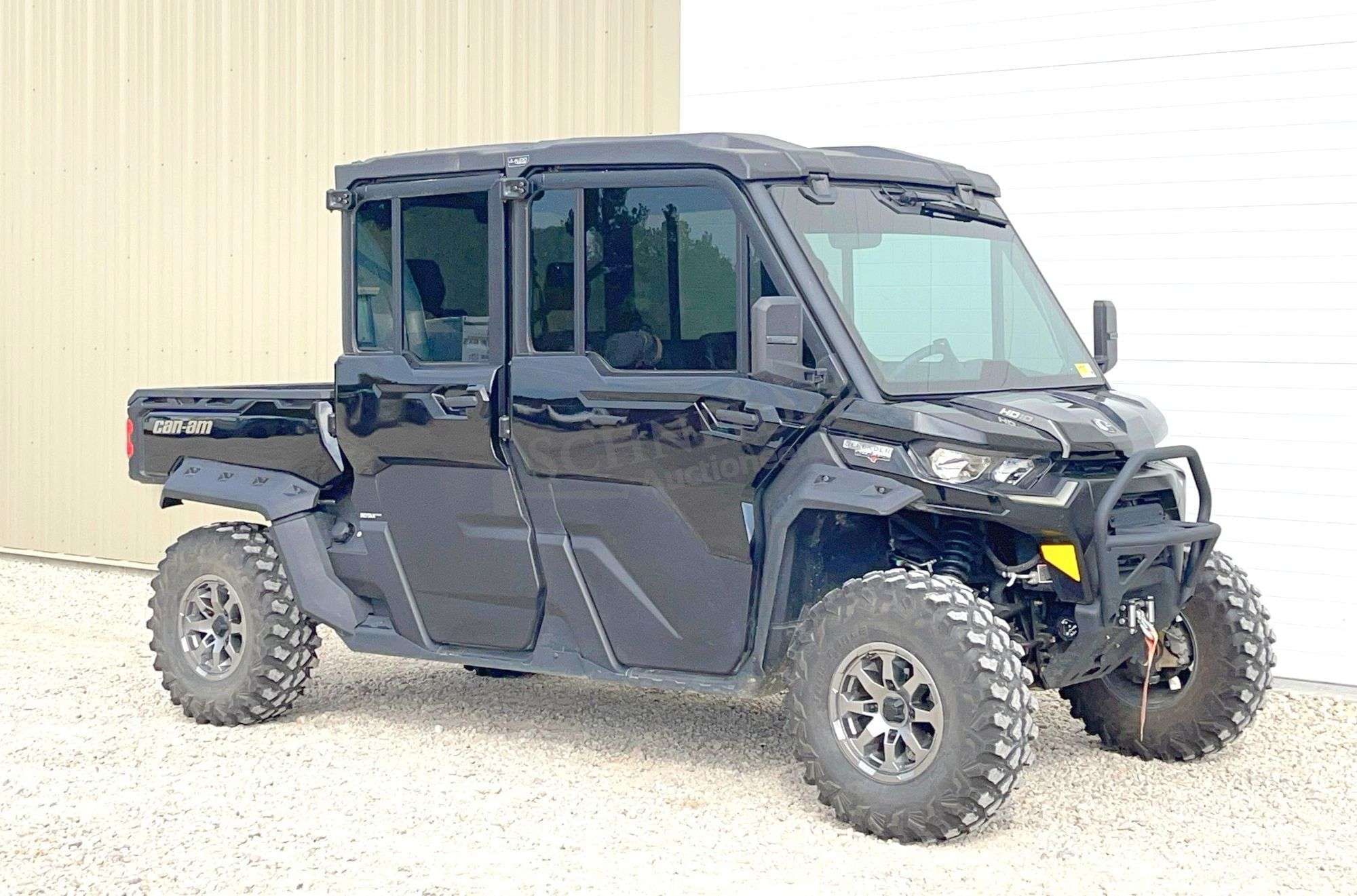 2024 Can-Am Defender HD10 Equipment Image0