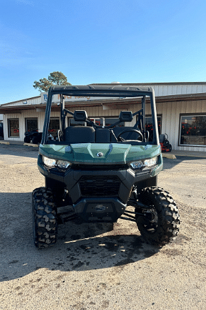 Image of Can-Am Defender HD9 Image 1