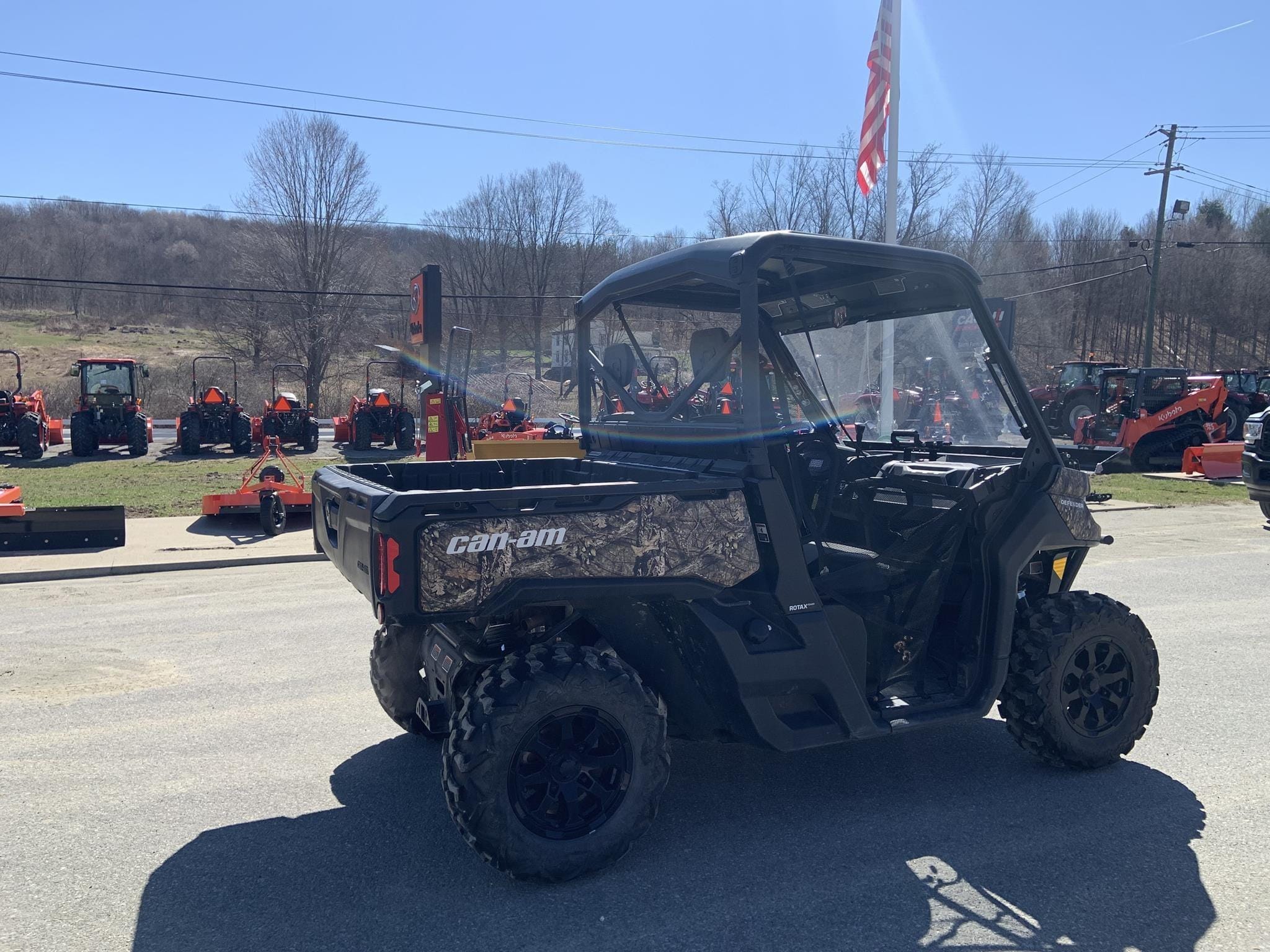 2024 Can-Am Defender HD9 Equipment Image0