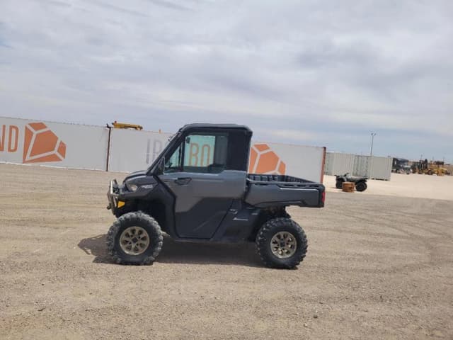 Image of Can-Am Defender HD10 equipment image 1