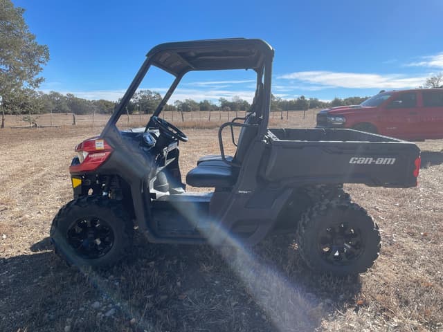 Image of Can-Am Defender equipment image 1
