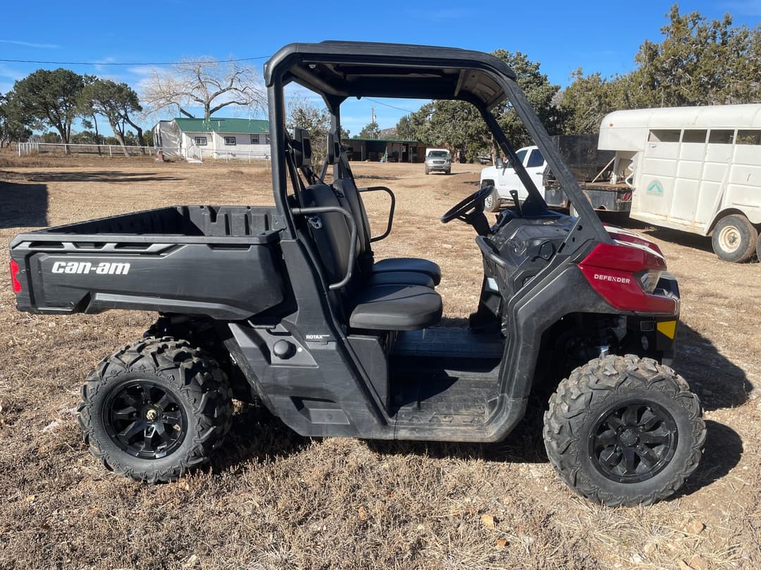Image of Can-Am Defender Primary image