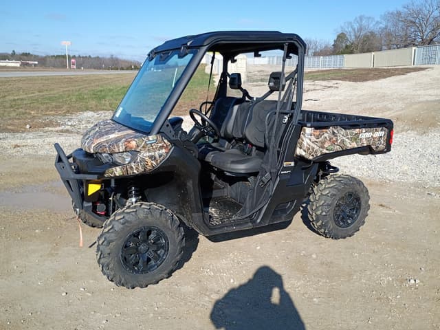 Image of Can-Am Defender equipment image 1