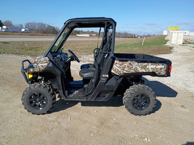 Image of Can-Am Defender equipment image 2