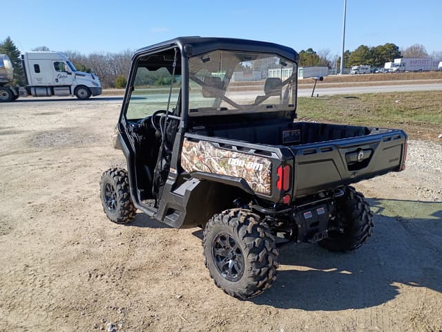 Image of Can-Am Defender equipment image 4
