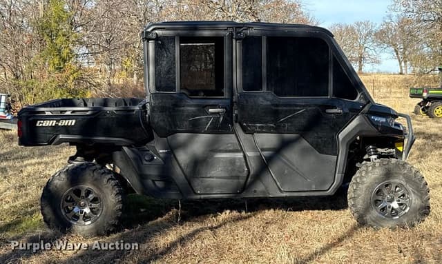 Image of Can-Am Defender equipment image 3