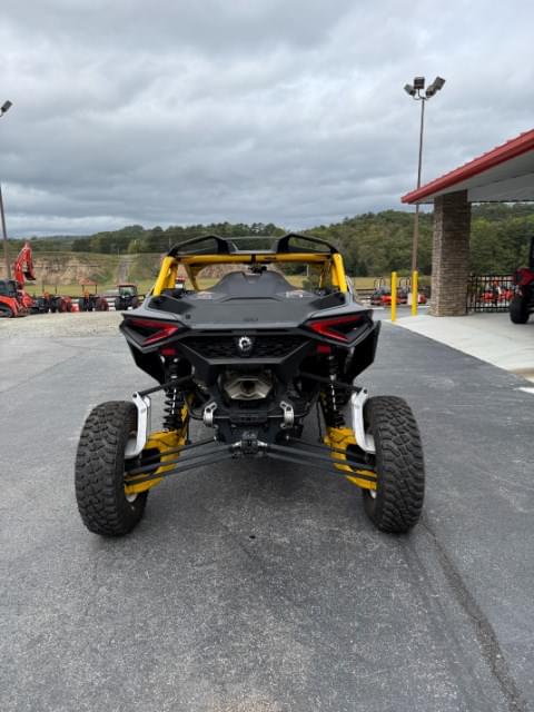 Image of Can-Am Maverick R X RS equipment image 3