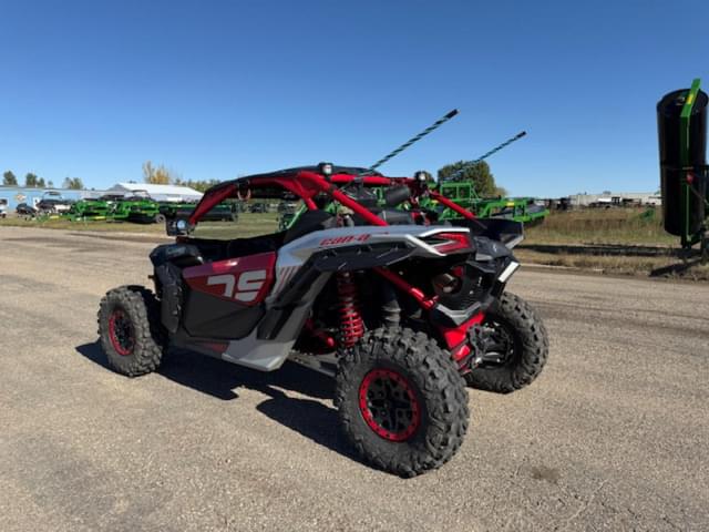 Image of Can-Am Maverick X3 equipment image 1