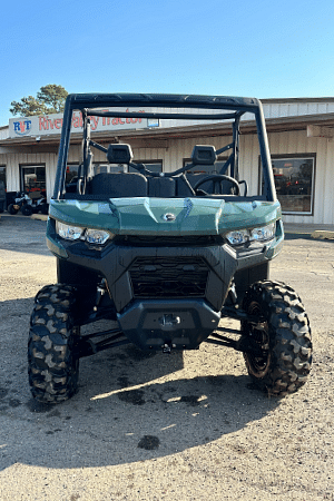 Image of Can-Am Defender HD9 Image 1