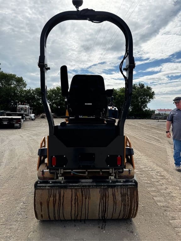 Image of Case DV26E equipment image 2