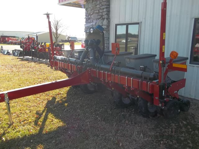 Image of Case IH 1225 equipment image 2
