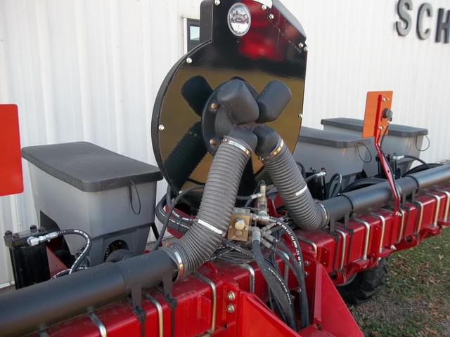 Image of Case IH 1225 equipment image 4