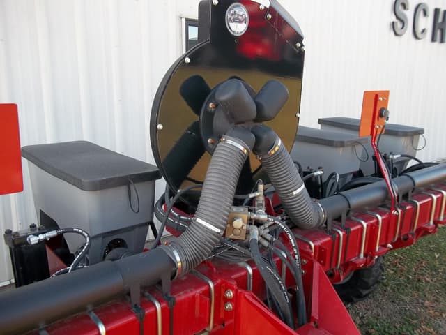 Image of Case IH 1225 equipment image 4