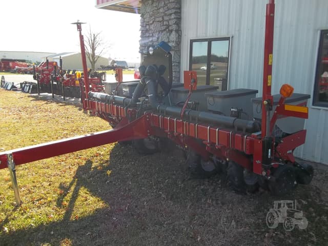 Image of Case IH 1225 equipment image 2
