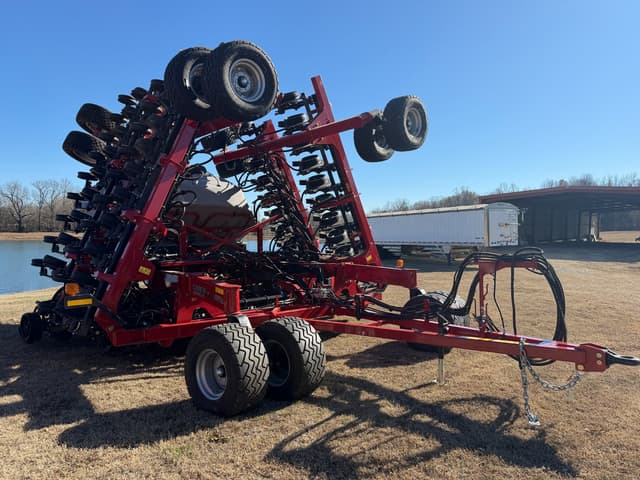 Image of Case IH 550T equipment image 1
