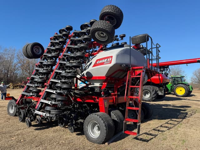 Image of Case IH 550T equipment image 3