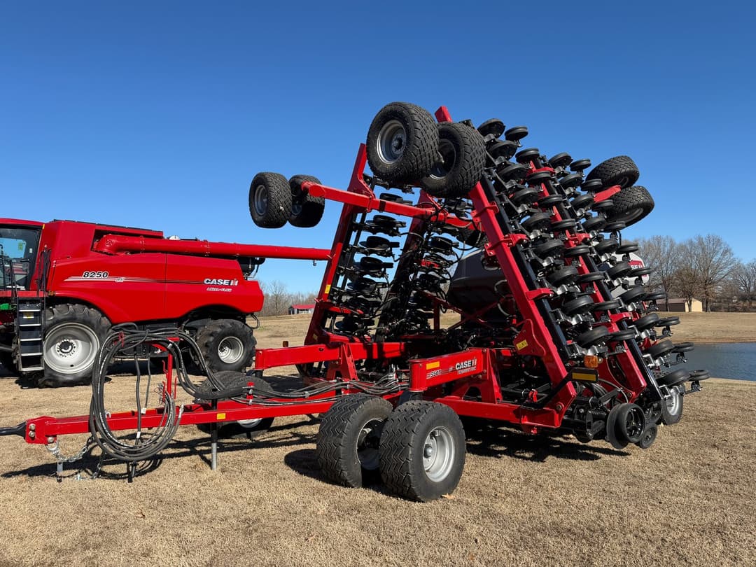 Image of Case IH 550T Primary image