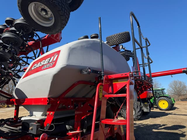 Image of Case IH 550T equipment image 4