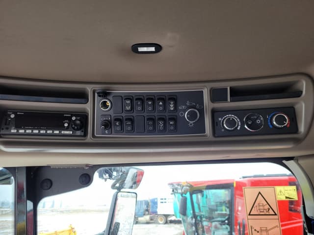 Image of Case IH 7250 equipment image 2